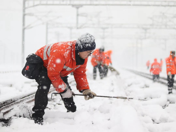 世纪平台：南方多地出现雨雪天气 铁路部门启动应急措施